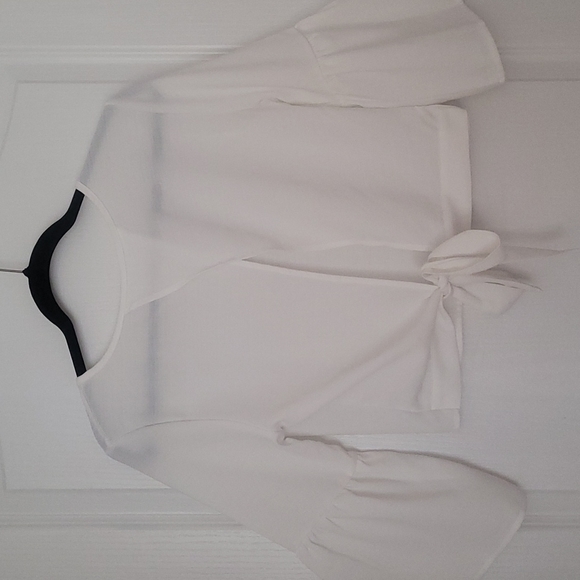 Bellsleeved crop shirt - Picture 2 of 2